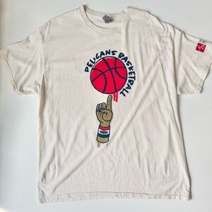 Rare New Orleans Pelicans T-shirt Size XL